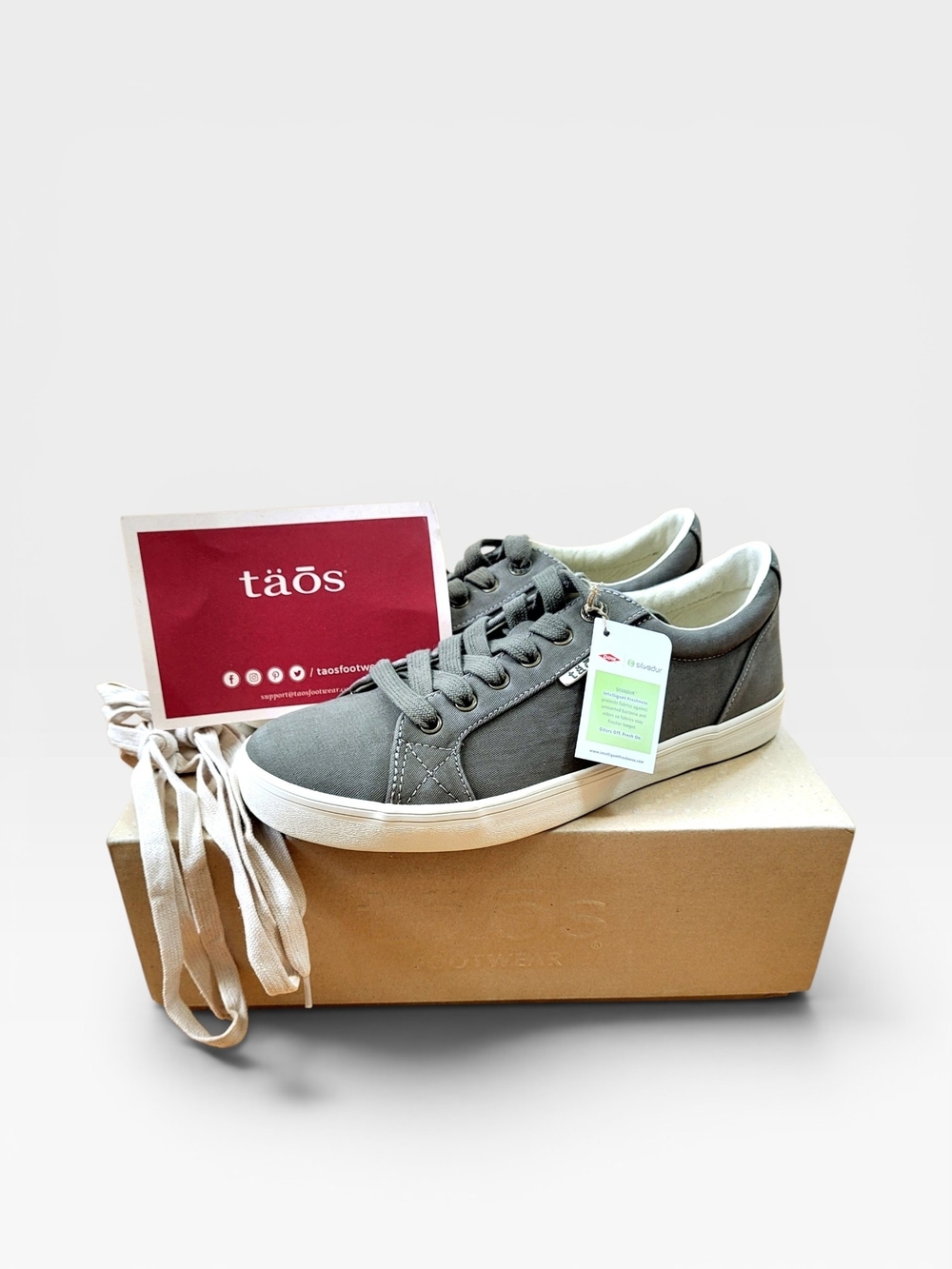 NWT Men's TAOS Starsky Sneakers Dark Distressed Olive Green Canvas 9.5 NIB